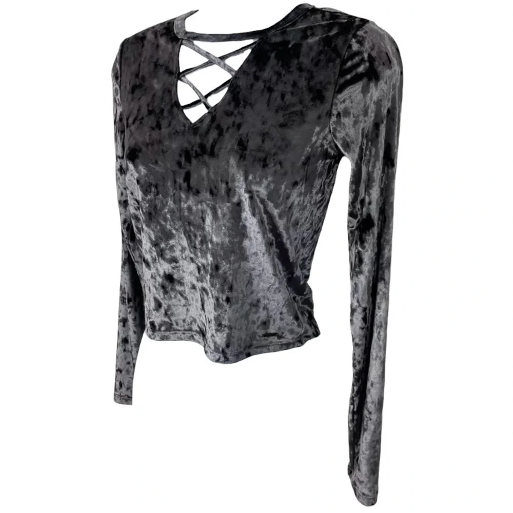 Hollister Women’s Sz M Gray Velvet-Feel Polyester Elastane Long Sleeve Crop Top - Picture 1 of 9